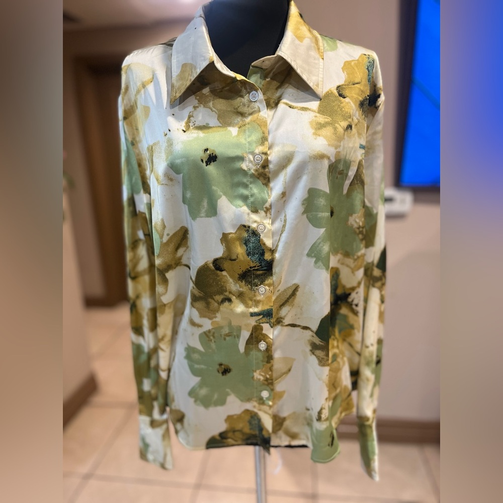 Have Abstract Patterned Shirt - Picture 3 of 6